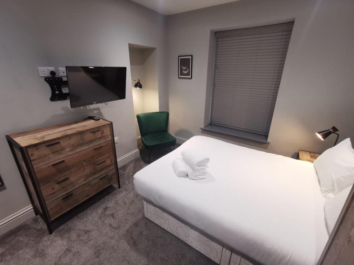 Mansel House - Sleeps 14 - By Tifa * Swansea