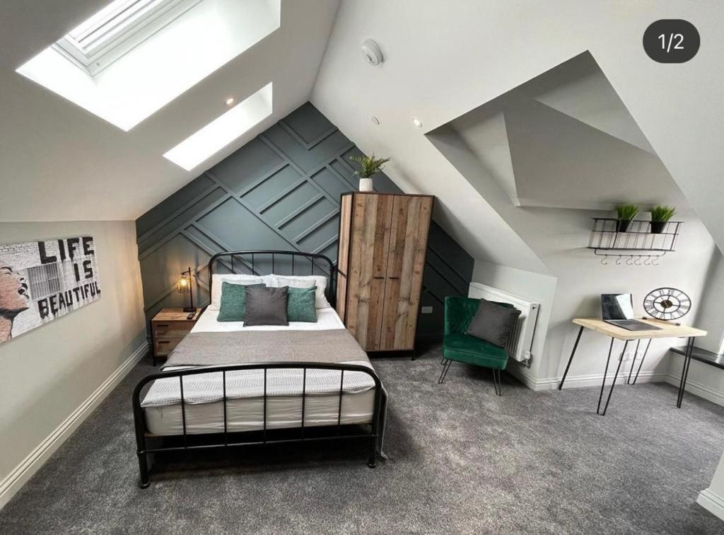 Mansel House - Sleeps 14 - By Tifa *