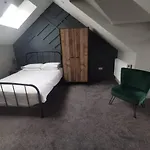 Mansel House - Sleeps 14 - By Tifa Stays