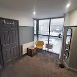 Mansel House - Sleeps 14 - By Tifa Stays