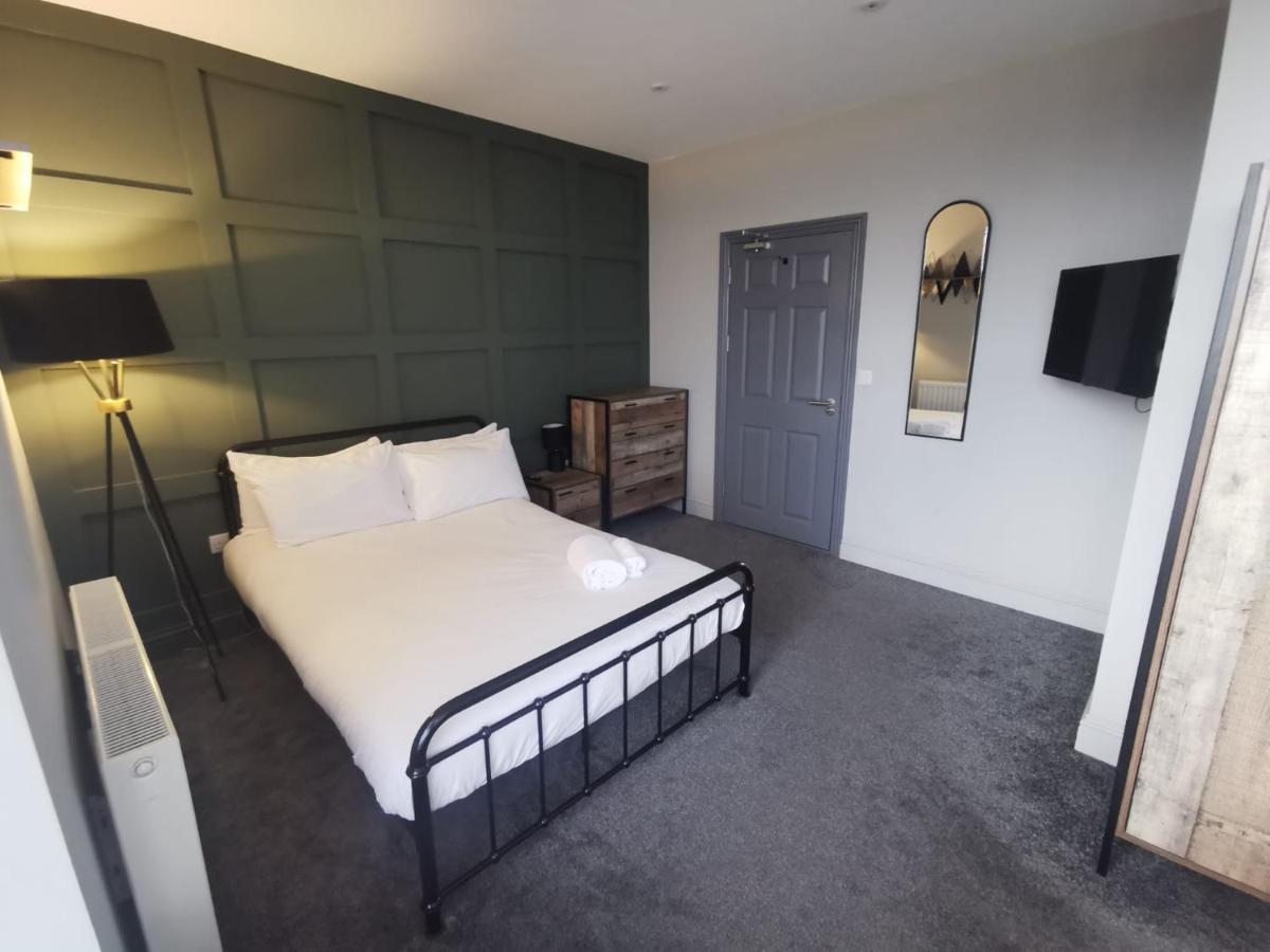Mansel House - Sleeps 14 - By Tifa Holiday home Swansea