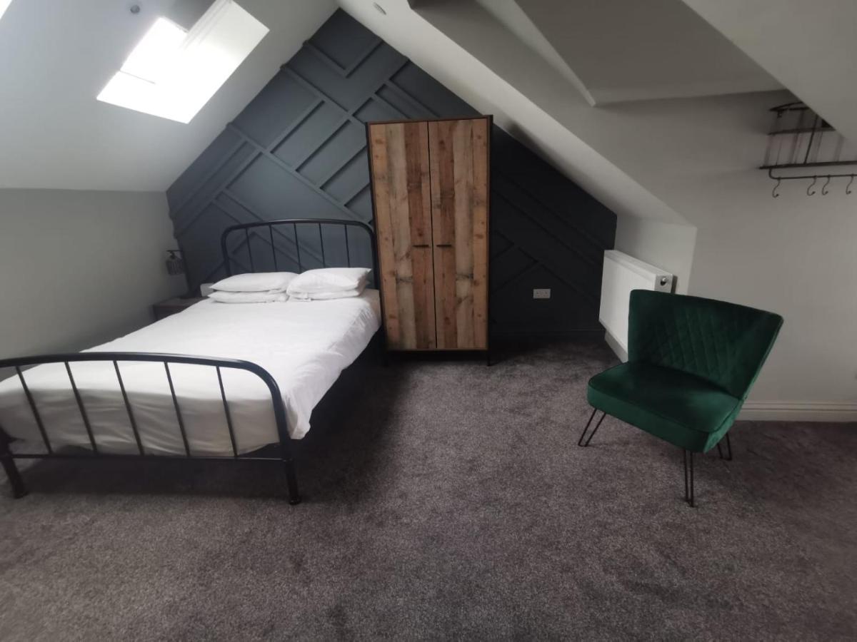 Mansel House - Sleeps 14 - By Tifa *