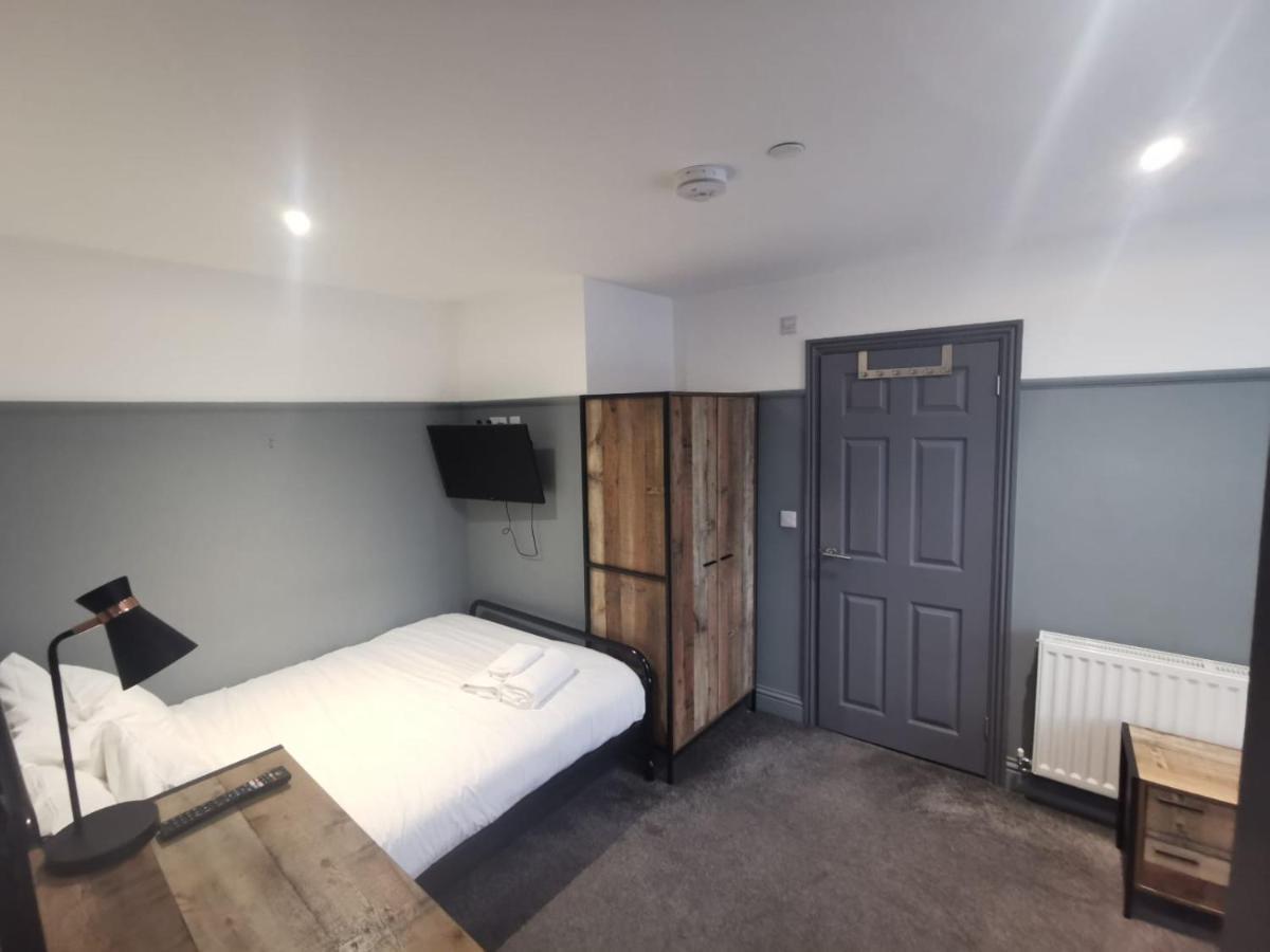 Mansel House - Sleeps 14 - By Tifa