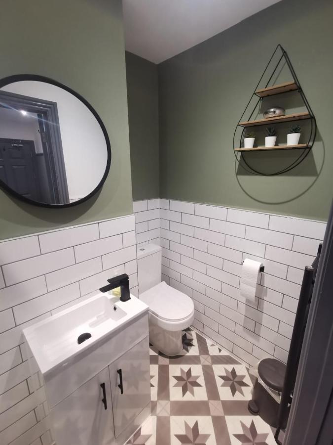 Mansel House - Sleeps 14 - By Tifa * Swansea