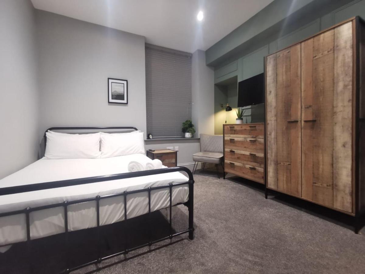 Holiday home Mansel House - Sleeps 14 - By Tifa Swansea