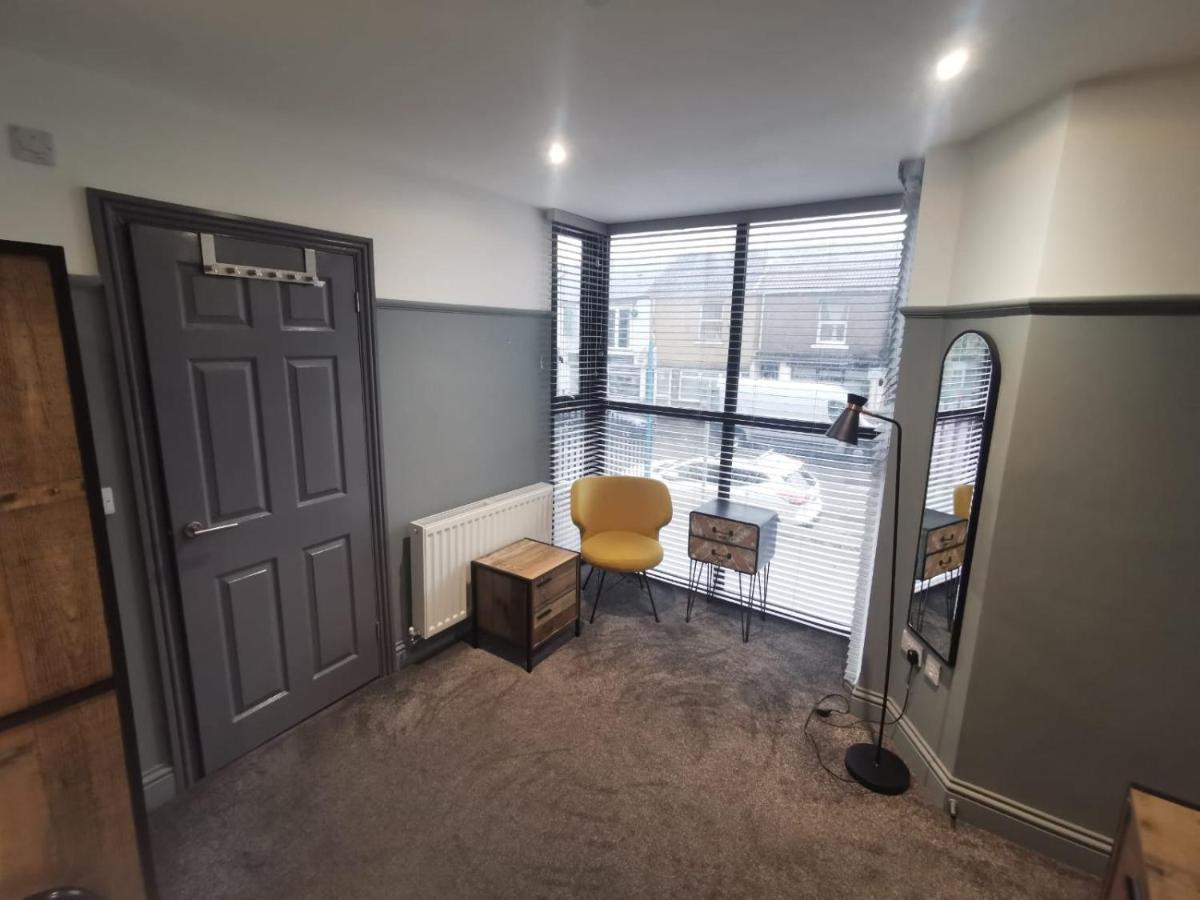 Mansel House - Sleeps 14 - By Tifa *